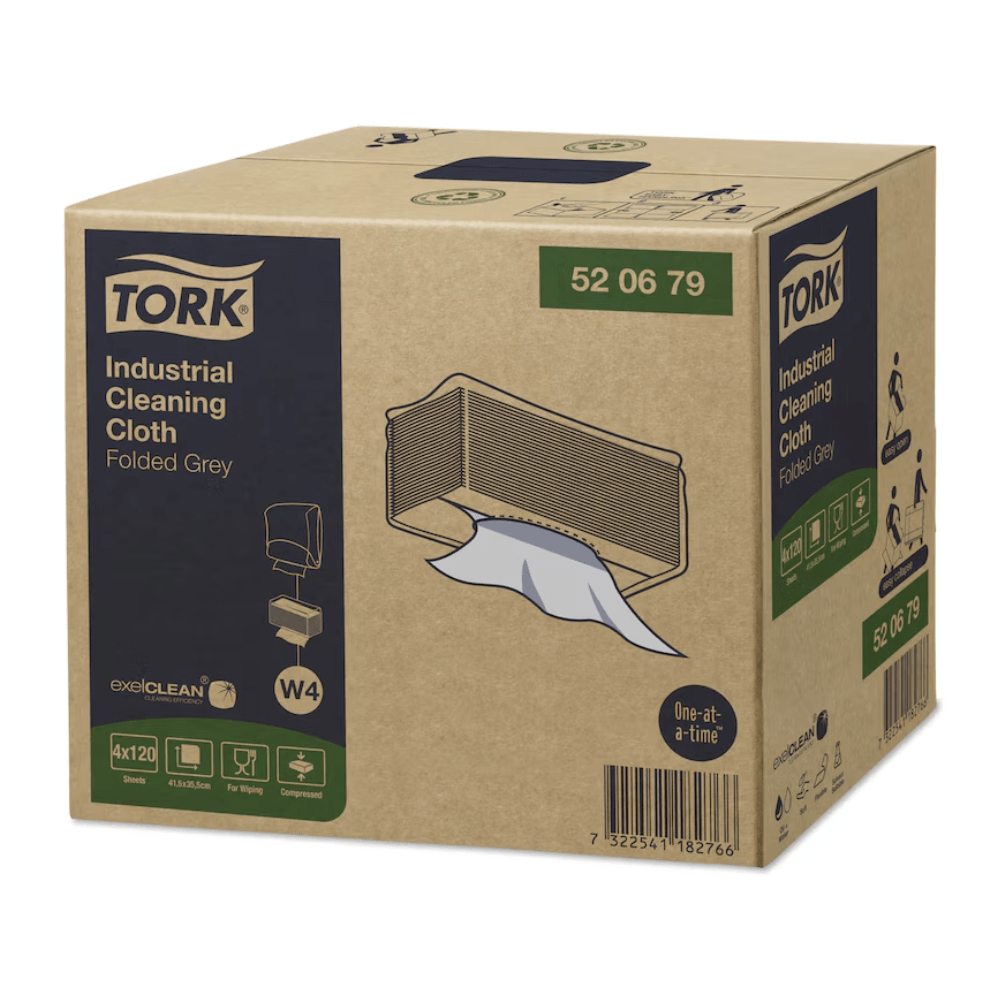 Krabice s Tork 520679 průmyslovými čistícími utěrkami Premium W4 ve skládané šedé. Krabice jasně ukazuje značku TORK od Essity Professional Hygiene Germany GmbH a také obrázky vydaných utěrek. Produktový kód 520679 je zdůrazněn a podtrhuje průmyslovou kvalitu pro efektivní čistící úkoly.
