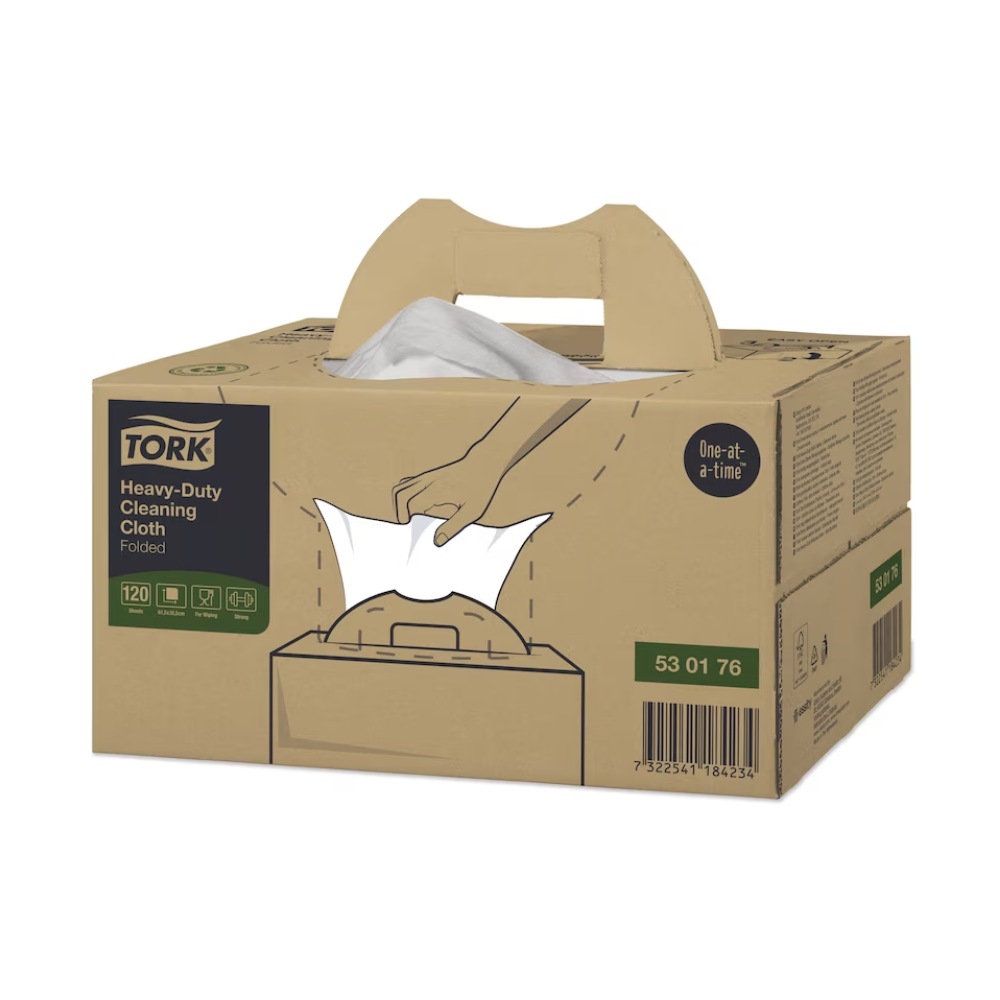 Na kartonu od TORK - Essity s nápisem „Tork 530176 Extra-Silné Čisticí Ubrousky Premium W7“ je vidět ruka, která vytahuje ubrousek. Uvnitř se nachází 120 složených ubrousků s nápisem „Jednotlivě“, které mají snížit spotřebu rozpouštědel.