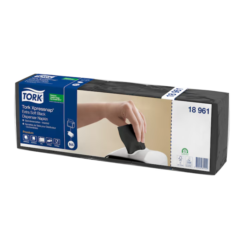 Obrázek ukazuje balení Tork Xpressnap® 15850 Extra Soft zásobníkový ubrousek N4 2vrstvý a zdůrazňuje jeho prémiovou kvalitu. Fotografie ukazuje ruku, která obratně vytahuje ubrousek z dávkovače, což má snižovat spotřebu ubrousků. Balení obsahuje informace o osmi baleních na krabici a je spojeno se značkou TORK – Essity Professional Hygiene Germany GmbH.