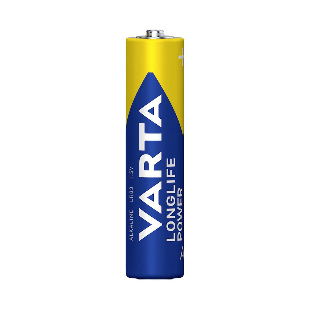 Jedna jednotlivá baterie Varta Longlife Power Micro AAA. Baterie je převážně modrá s velkým modrým trojúhelníkem a žlutými akcenty, stejně jako s logem značky a detaily typu od Varta AG.