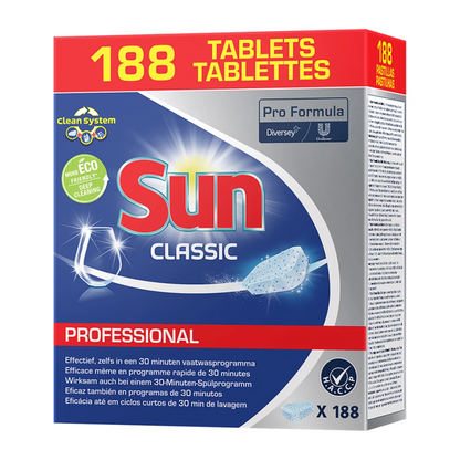 Krabice SUN Professional Classic Tabs, čisticích tablet do myčky od Diversey Deutschland GmbH & Co. OHG, obsahuje 188 tablet. Obal zobrazuje loga Pro Formula a Diversey s vícejazyčným textem. Je navržen v modro-bílém barevném schématu a zdůrazňuje ekologickou značku a ochranu skla pro vaše nádobí.