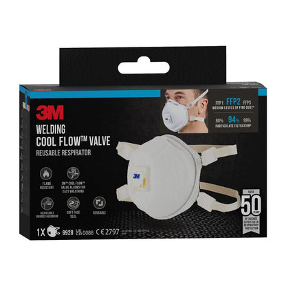 3M™ Cool Flow™ částicová maska 9928 pro svařování, s ventilem od 3M Deutschland GmbH nabízí ochranu FFP2, měkkou nosní podložku a je dodávána v balení s jednou opakovaně použitelnou maskou. Balení ukazuje dýchací masku a uživatele.