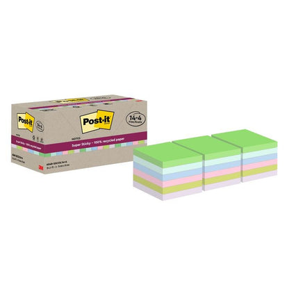 Krabice Post-it® Super Sticky 100% recyklovaných poznámkových bloků od 3M Deutschland GmbH (76 mm x 76 mm, 70 listů/blok, PEFC-certifikováno) je zobrazena vedle pěti barevných hromádek na bílém pozadí.