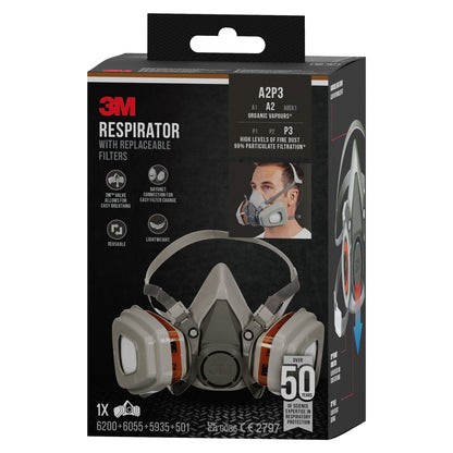 Foto einer schwarzen Box mit der 3M™ Atemschutzmaske 6003KIT-1 von 3M Deutschland GmbH mit A2P3-Filtern, die Schutz vor organischen Dämpfen, hohe Staubfiltration, Wiederverwendbarkeit und über 50 Einsatzmöglichkeiten bietet.