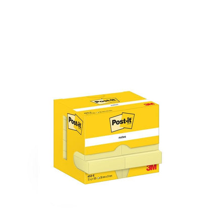 Žlutá krabička poznámkových bloků Post-it® Notes od 3M Deutschland GmbH, 38 mm x 51 mm, obsahuje 12 bloků po 100 listech. Zabaleno v PEFC certifikovaném kartonu (SGSCH-PEFC-COC-110078). Balení zobrazuje logo a detaily na bílém pozadí.
