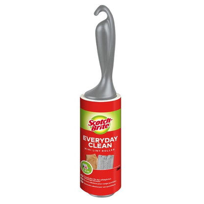 Mini-váleček Scotch-Brite™ Everyday Clean od společnosti 3M Deutschland GmbH s barevnou rukojetí (30 listů, 1/balení) snadno odstraňuje chmýří z různých tkanin a na etiketě uvádí podrobnosti i pokyny k použití.